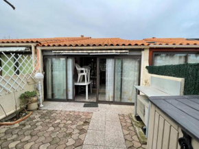 Maison 2 pièces/mezzanine climatisée, 6 couchages, proche mer avec terrasse et parking privé - FR-1-225D-161